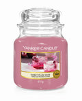 Yankee Candle Bougie Parfumée Medium Sweet Plum Sake - 13 cm / ø 11 cm