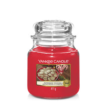 Yankee Candle Bougie Parfumée Medium Menthe Poivrée Pinwheels - 13 cm / ø 11 cm