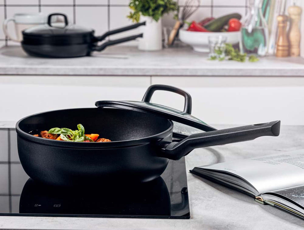 BK Casserole avec couvercle - Easy Induction - ø 28 cm / 4,6 litres - revêtement antiadhésif céramique