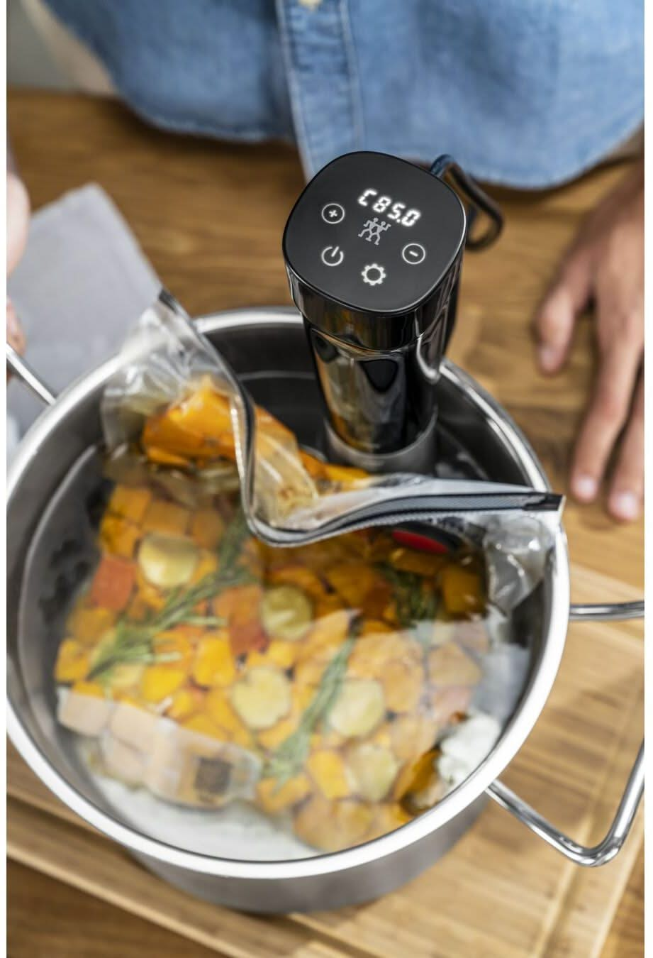 Zwilling Sous Vide Stick Enfinigy - Réglage précis de la température - IPX7 étanche - Noir