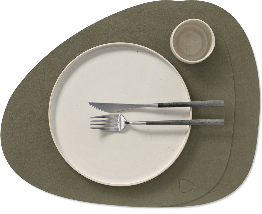LIND DNA Placemats Nupo - Leer - Army Green - Curved - 44 x 37 cm - 2 Stuks