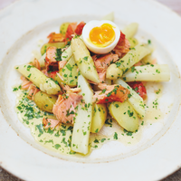 Asperges met warmgerookte zalm