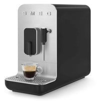 SMEG Volautomatische Koffiemachine met melkopschuimer - 1350 W - Zwart - 1.4 liter - BCC12BLMEU