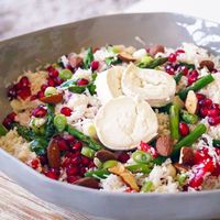 Bloemkoolsalade met asperges en granaatappel