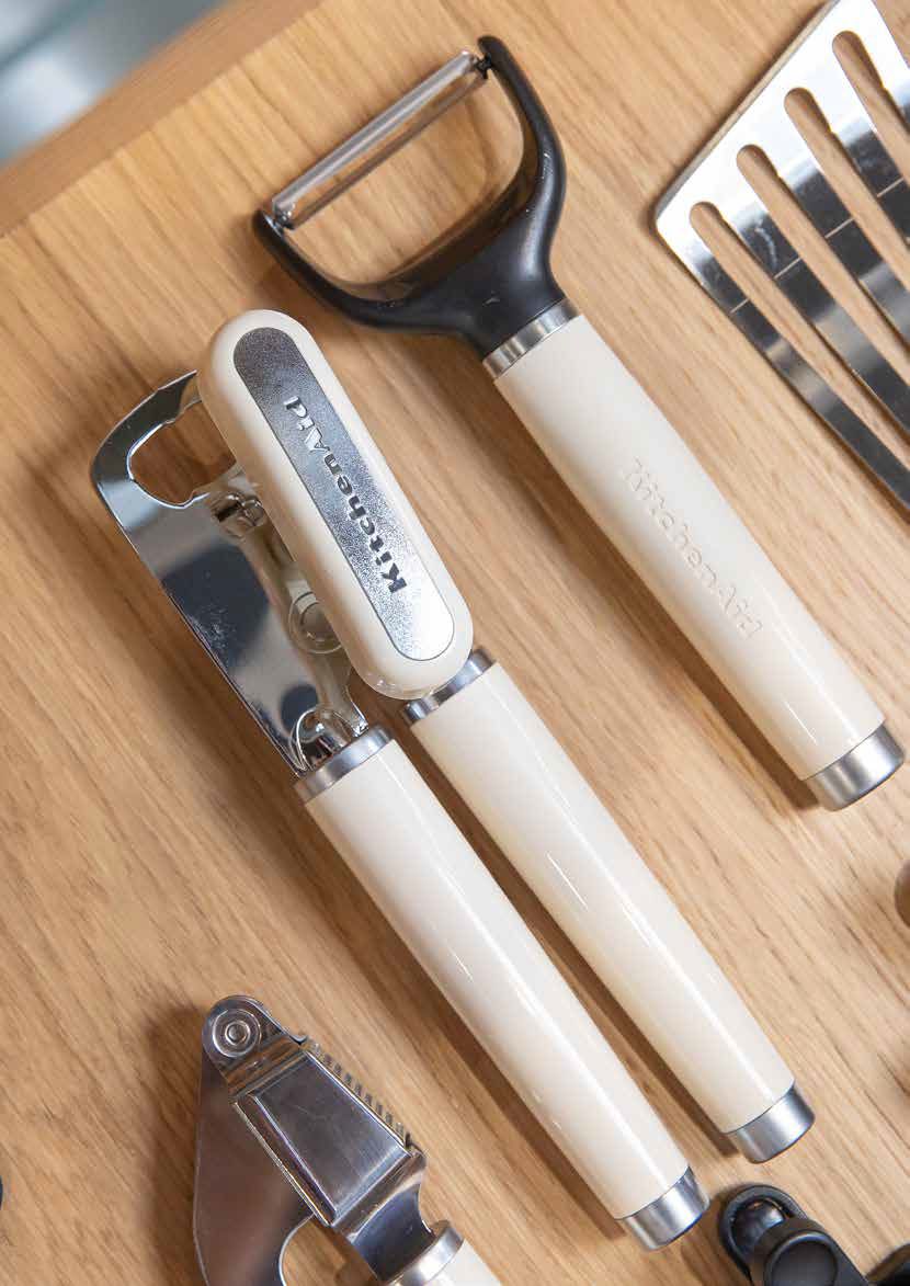 Éplucheur de cuisine KitchenAid Core Amande blanche 18 cm