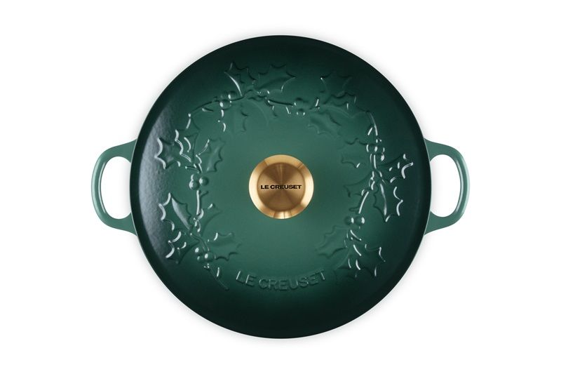 Le Creuset Poêle Marmite avec Bouton Doré - Houx de Noël - Vert Artichaut - ø 26 cm / 4,1 Litre