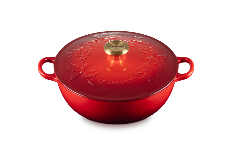 Le Creuset Poêle Marmite avec Bouton Doré - Houx Noël - Rouge Cerise - ø 26 cm / 4,1 Litre