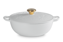 Le Creuset Braadpan Marmite met Goudkleurig Knop - Holly Christmas - Wit - ø 26 cm / 4.1 Liter