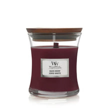 WoodWick Geurkaars Medium Black Cherry - 11 cm / ø 10 cm - Geurkaars in Glas - Houten Lont