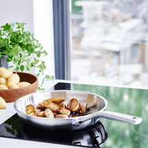 KitchenAid Pannenset Multi-Ply Stainless Steel 6 -delig - Kookpan ø 20, 24 cm, Steelpan ø 16 cm & Koekenpan ø 24 cm + Koekenpan Classic Forged ø 24 & 28 cm