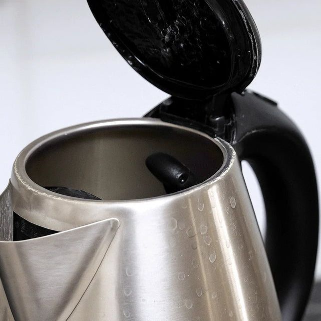 Hoe maak je een waterkoker schoon?